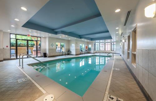 Richmond Hotel | Holiday Inn Express & Suites Riverport Richmond by IHG
