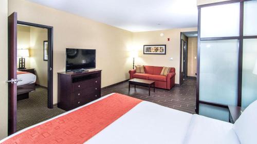 Elkton Hotel | Holiday Inn Express & Suites Elkton - University Area by IHG