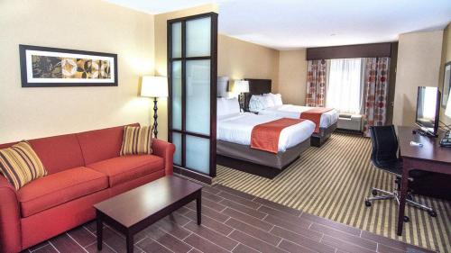 Elkton Hotel | Holiday Inn Express & Suites Elkton - University Area by IHG