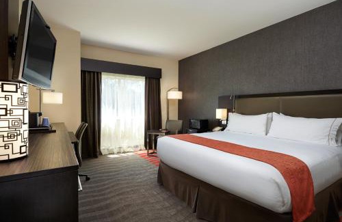 Naples Hotel | Holiday Inn Express & Suites Naples Downtown - 5th Avenue by IHG