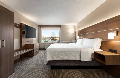 Oxford Hotel | Holiday Inn Express & Suites Oxford by IHG