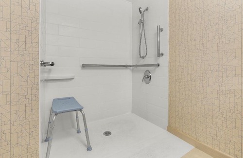 South End Hotel | Holiday Inn Express & Suites Tacoma by IHG