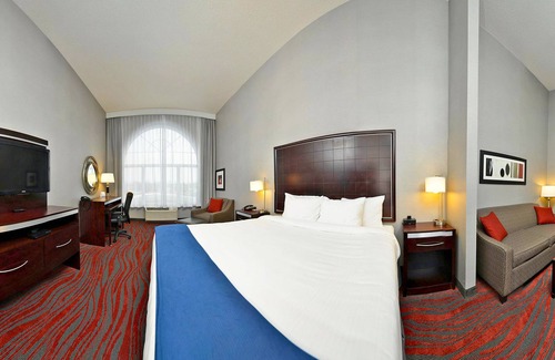 Utica Hotel | Holiday Inn Express & Suites Utica by IHG