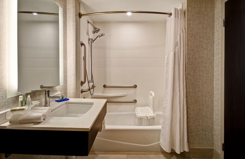 East Texas Hotel | Holiday Inn Express & Suites Allentown-Dorney Park Area by IHG