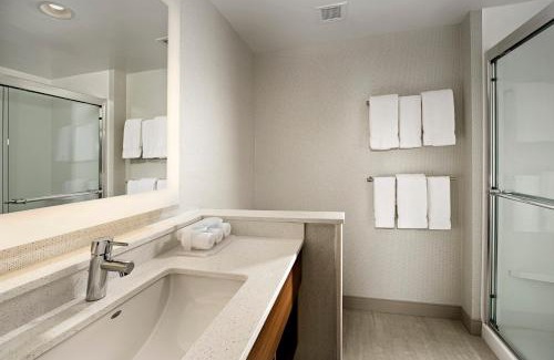 Altoona Hotel | Holiday Inn Express & Suites by IHG Altoona by IHG