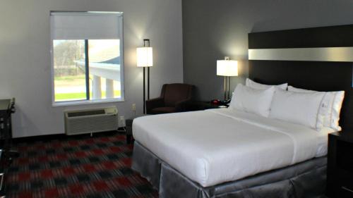 Bonham Hotel | Holiday Inn Express & Suites Bonham by IHG