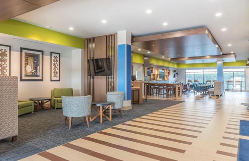 Clarion Hotel | Holiday Inn Express & Suites Clarion by IHG