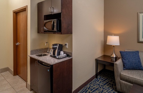Lebanon Hotel | Holiday Inn Express & Suites Lebanon by IHG