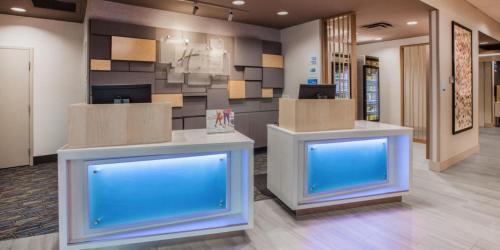 Lindale Hotel | Holiday Inn Express & Suites - Lindale by IHG