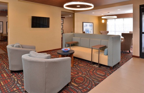 Lonoke Hotel | Holiday Inn Express & Suites Lonoke by IHG