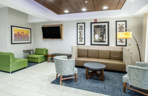 Olathe Hotel | Holiday Inn Express & Suites Olathe South by IHG
