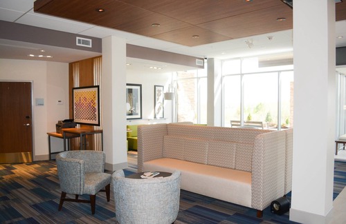 Oswego Hotel | Holiday Inn Express & Suites Oswego by IHG