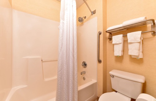 St. Marys Hotel | Holiday Inn Express & Suites St Marys by IHG