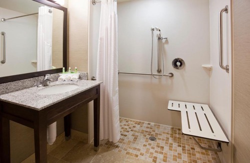 Willmar Hotel | Holiday Inn Express & Suites Willmar by IHG