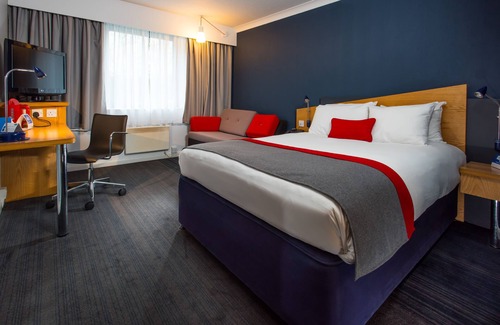 Llandarcy Hotel | Holiday Inn Express Swansea - East by IHG