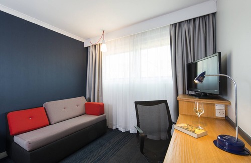 Llandarcy Hotel | Holiday Inn Express Swansea - East by IHG