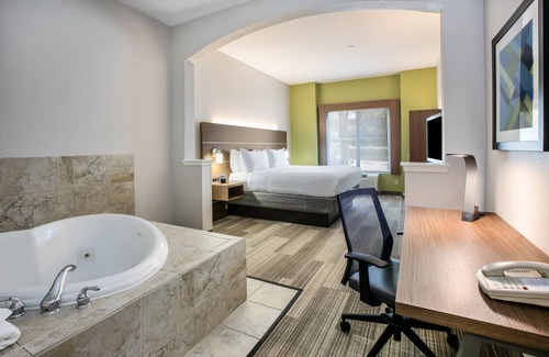 Grand Prairie Hotel | Holiday Inn Express Hotel & Suites Dallas-Grand Prairie I-20 by IHG