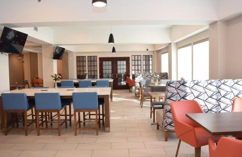 North Syracuse Hotel | Holiday Inn Express Syracuse Airport by IHG