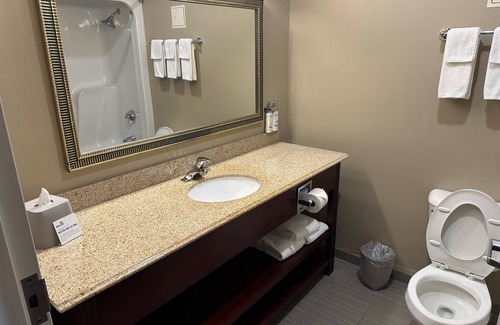 Vernon Hotel | Holiday Inn Express Vernon - Manchester by IHG