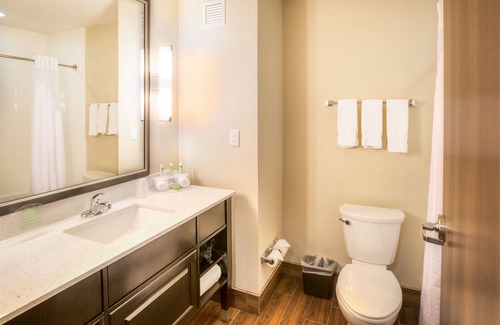 Wichita Hotel | Holiday Inn Express Wichita South by IHG