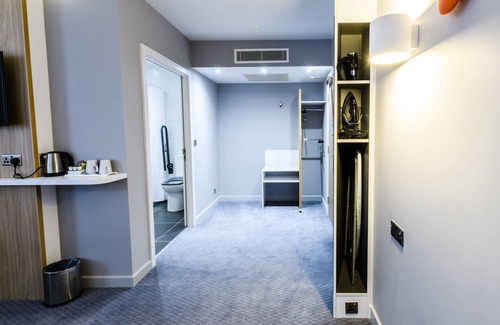 Wigan Hotel | Holiday Inn Express Wigan by IHG