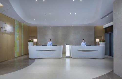 Jinshui District Hotel | Holiday Inn Express Zhengzhou Longzi Lake by IHG