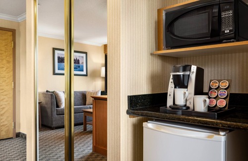District of North Vancouver Hotel | Holiday Inn Hotel & Suites North Vancouver by IHG