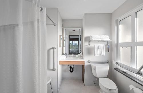 Surrey Hotel | Holiday Inn Hotel & Suites Surrey East - Cloverdale by IHG