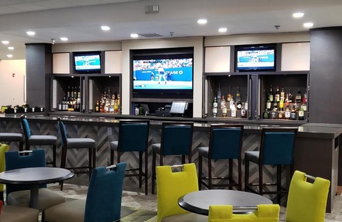 Huntsville Hotel | Holiday Inn Huntsville - Research Park by IHG