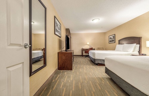 South Lethbridge Hotel | Holiday Inn Lethbridge by IHG