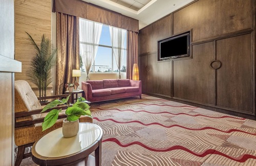 South Lethbridge Hotel | Holiday Inn Lethbridge by IHG