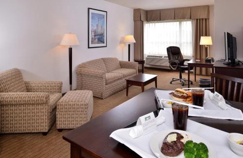 Madison Hotel | Holiday Inn Madison at The American Center by IHG