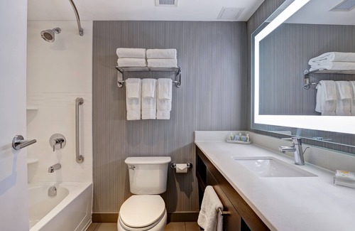 Gateway Hotel | Holiday Inn Mississauga Toronto West by IHG