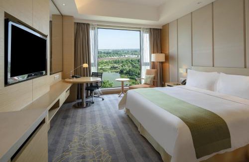 Wolong District Hotel | Holiday Inn Nanyang by IHG