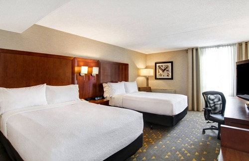 Oakville Hotel | Holiday Inn Oakville Centre by IHG