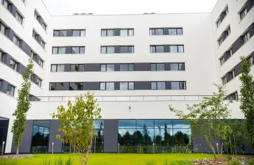 Roissy-en-France Hotel | Holiday Inn Paris CDG Airport an IHG Hotel