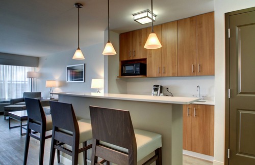 Orange Prairie Hotel | Holiday Inn Peoria At Grand Prairie by IHG