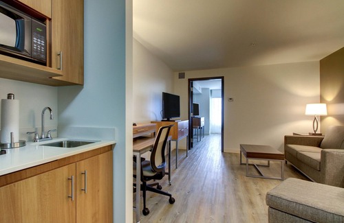 Orange Prairie Hotel | Holiday Inn Peoria At Grand Prairie by IHG