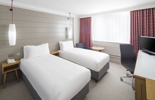 Peterborough Hotel | Holiday Inn Peterborough West by IHG