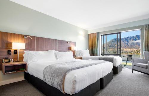 Queenstown Hotel | Holiday Inn Queenstown Frankton Road by IHG