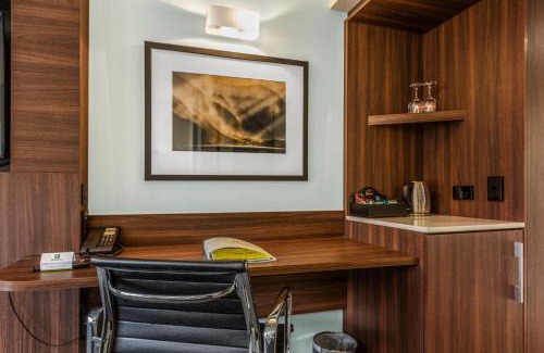 Queenstown Hotel | Holiday Inn Queenstown Frankton Road by IHG