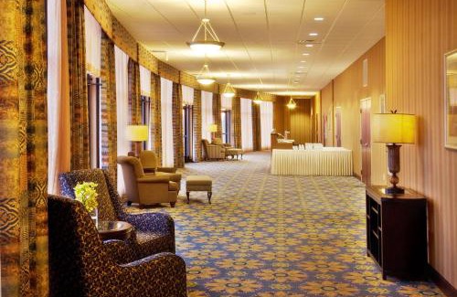 Quincy Hotel | Holiday Inn Quincy by IHG