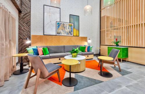 Perrysburg Hotel | Holiday Inn & Suites - Toledo Southwest - Perrysburg by IHG