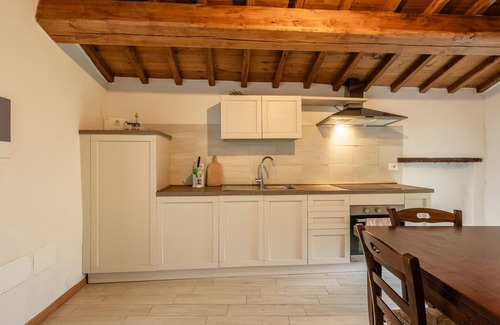 Fabbriche di Vallico House | Holiday Home 'La Rosa Del Vento' with Mountain View and Wi-Fi