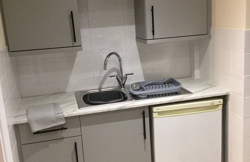 Selsey Apartment | Holiday Let Annex; Self Contained; Sleeps 2; One minute from beach