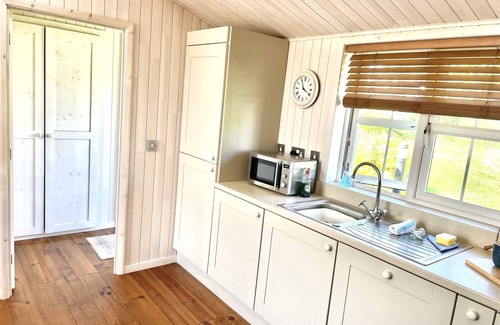 Hundall Cabin | 🥇 Holiday Lettings Beech Lodge 6 Bed Luxury