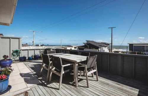 Rewa House | Holiday on Hamblyn - 2 BR home near Fitzroy Beach