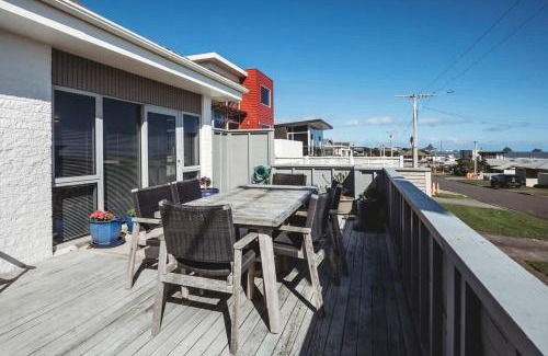 Rewa House | Holiday on Hamblyn - 2 BR home near Fitzroy Beach