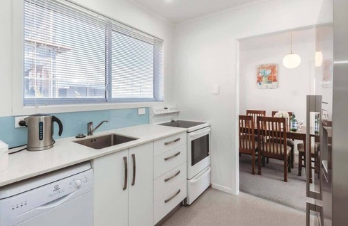 Rewa House | Holiday on Hamblyn - 2 BR home near Fitzroy Beach