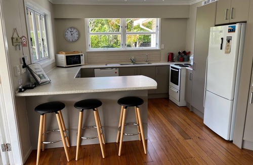 Waikanae House | Holiday on Henare, Olde Beach Waikanae.
